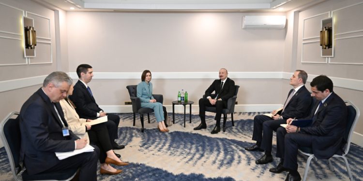 İlham Əliyev Moldova Prezidenti ilə görüşdü - FOTOLAR