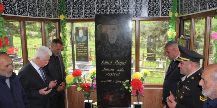 Rafiq Cəlilov Aprel şəhidimizin məzarını ziyarət etdi - FOTOLAR