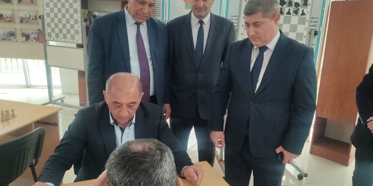 Cəlilabadda təhsil işçiləri arasında şahmat yarışı keçirildi - FOTOLAR