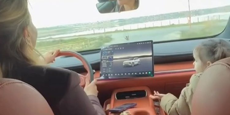 Bağça müdiri azyaşlının həyatını təhlükəyə atdı - Polis araşdırır - VİDEO