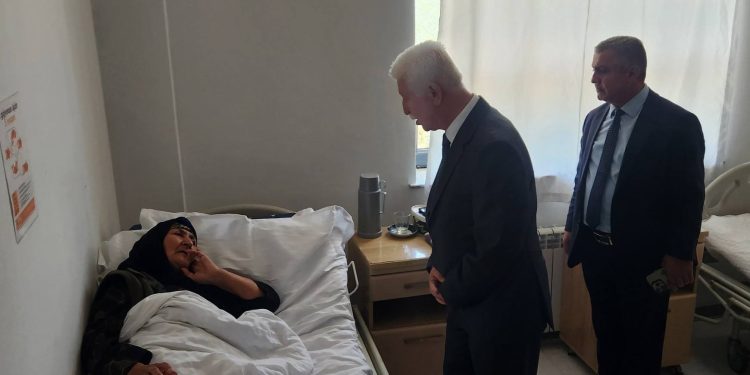 İcra baçısı şəhid anası xəstəxanada ziyarət etdi - FOTOLAR