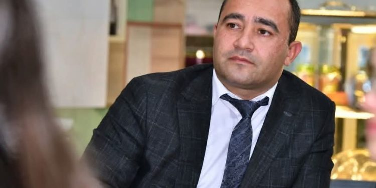 Azərbaycanda deputat evinə getdiyi qadının əri tərəfindən tutuldu - Pəncərədən QAÇDI