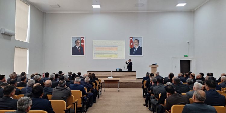 Cəlilabadda məktəb direktorları ilə işguzar görüş keçirildi - FOTOLAR