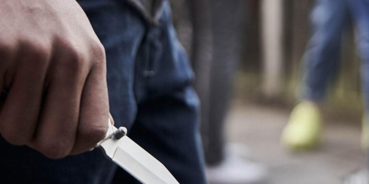 8-ci sinif şagirdi bıçaqlandı - Şübhəli məktəblidir