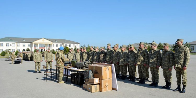 Hərbi vəzifəlilər toplanır - FOTOLAR