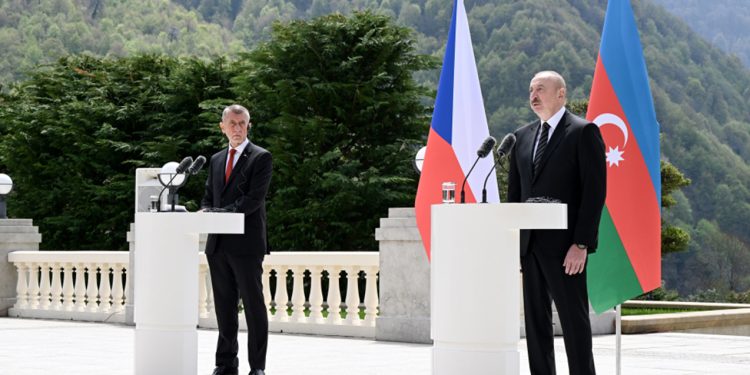 İlham Əliyev və Andrey Babiş mətbuata bəyanatlarla çıxış etdilər - FOTOLAR