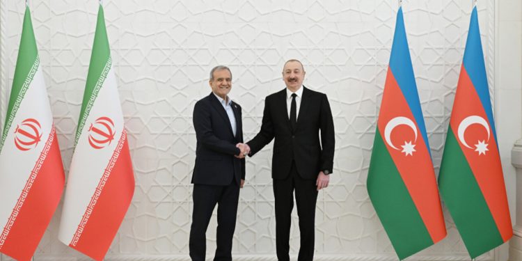 Pezeşkian İlham Əliyevə zəng etdi