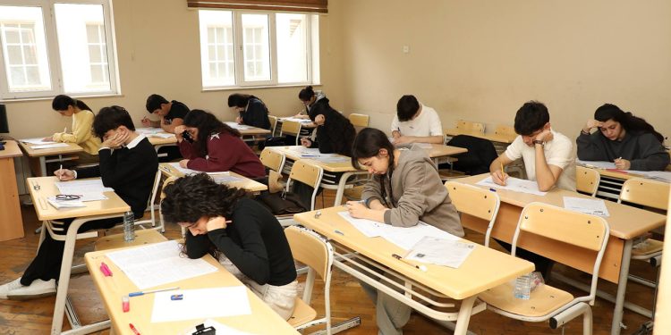 Bu bazar 9-cuların imtahanı var