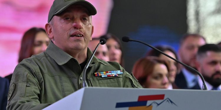 Erməni kəşfiyyatçı rüşvətə görə saxlanıldı