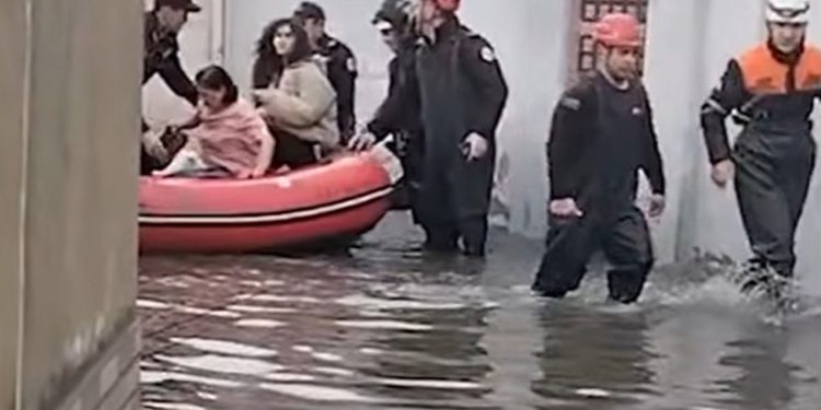 Subasmaya səbəb kollektorun üstündə tikilən ev imiş - Sökülməlidir