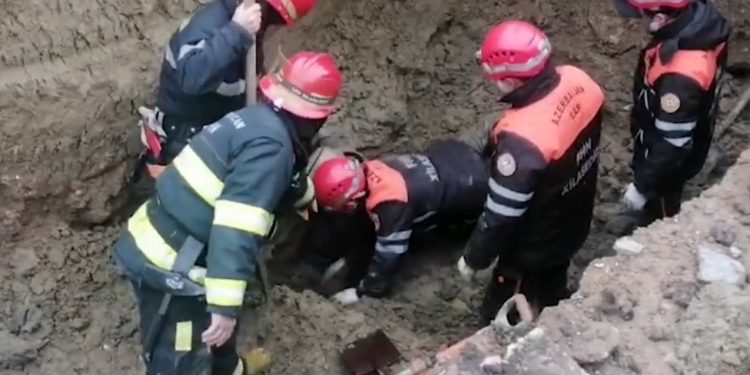 Qaradağda torpaq çökdü, iki nəfər dağıntılar altında qaldı - Ölən var - VİDEO