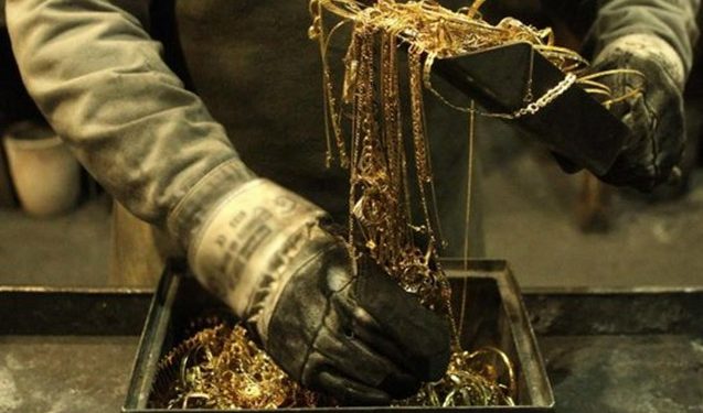 Bakıda film kimi hadisə: sevdiyi qızın anasının qızıllarını oğurlayıb, özünə nişan etdi