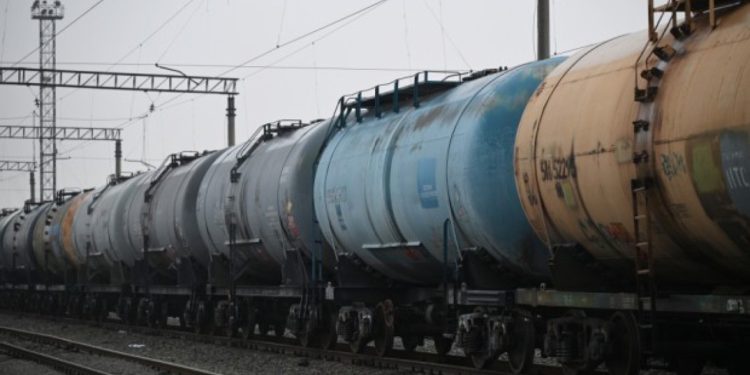 Azərbaycan Ermənistana 900 tona yaxın dizel göndərir