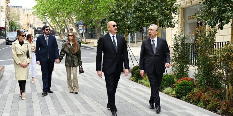 Prezidentlə ailəsi İslam Səfərli küçəsinin açılışında - FOTOLAR