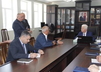 Rafiq Cəlilov vətəndaşları fərdi qəbul edərək müraciətlərini dinlədi - FOTOLAR