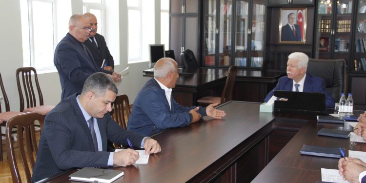 Rafiq Cəlilov vətəndaşları fərdi qəbul edərək müraciətlərini dinlədi - FOTOLAR