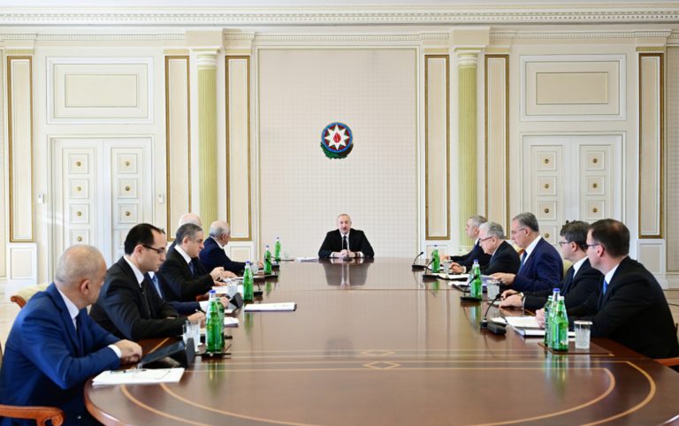 Prezident müşavirə keçirdi – FOTOLAR