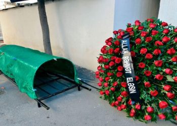 Biləsuvarda tanınmış həkim ürəktutmadan vəfat etdi - FOTO