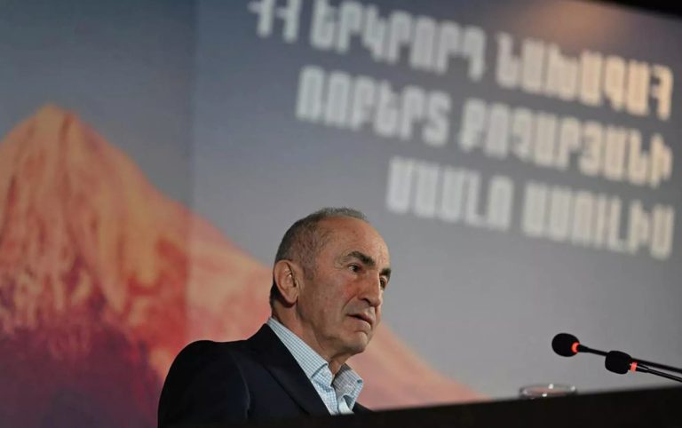Köçəryan ölkədən çıxarkən saxlanıldı