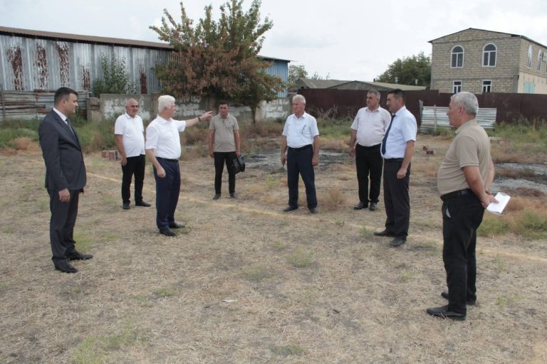 İcra başçısı kənd stadionuna baş çəkdi – FOTOLAR