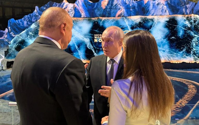 Prezident Putinlə ayaqüstü söhbət etdi – FOTOLAR