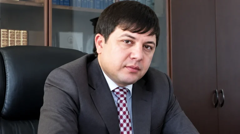Nazir müavininin əmisioğluna hökm oxundu